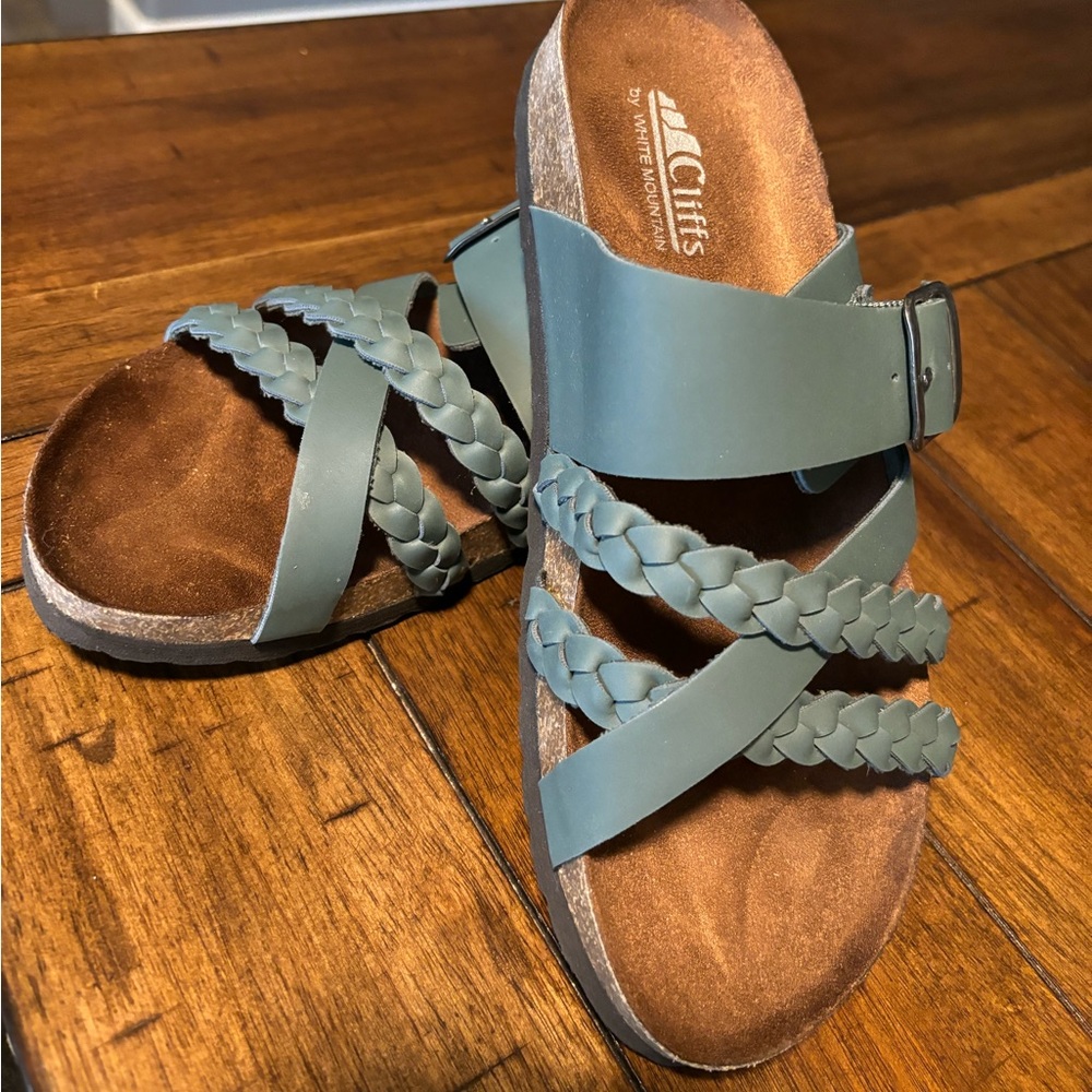 Brand New never worn Cliffs By White Mountain sandals.